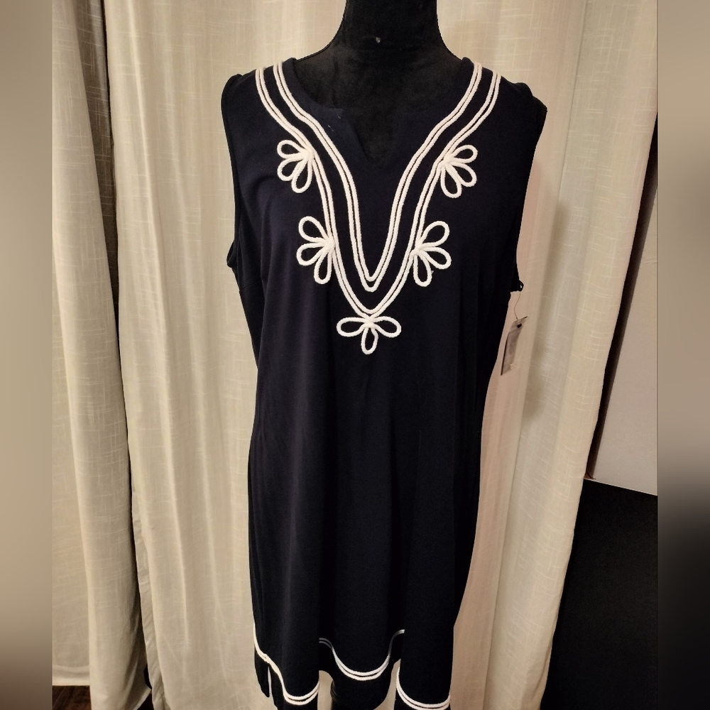 Crown & Ivy Navy + White Shift Dress